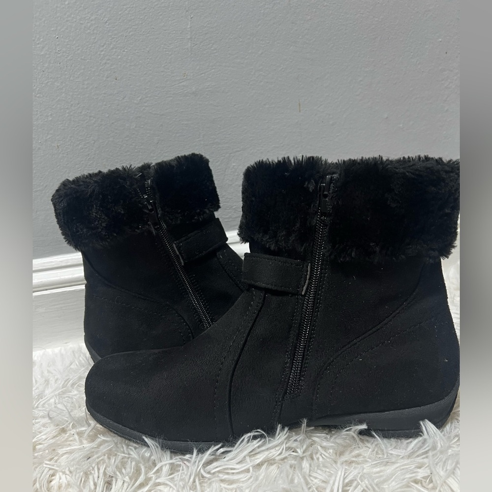 Cozy Black Fur-Trimmed Winter Boots - Picture 3 of 5